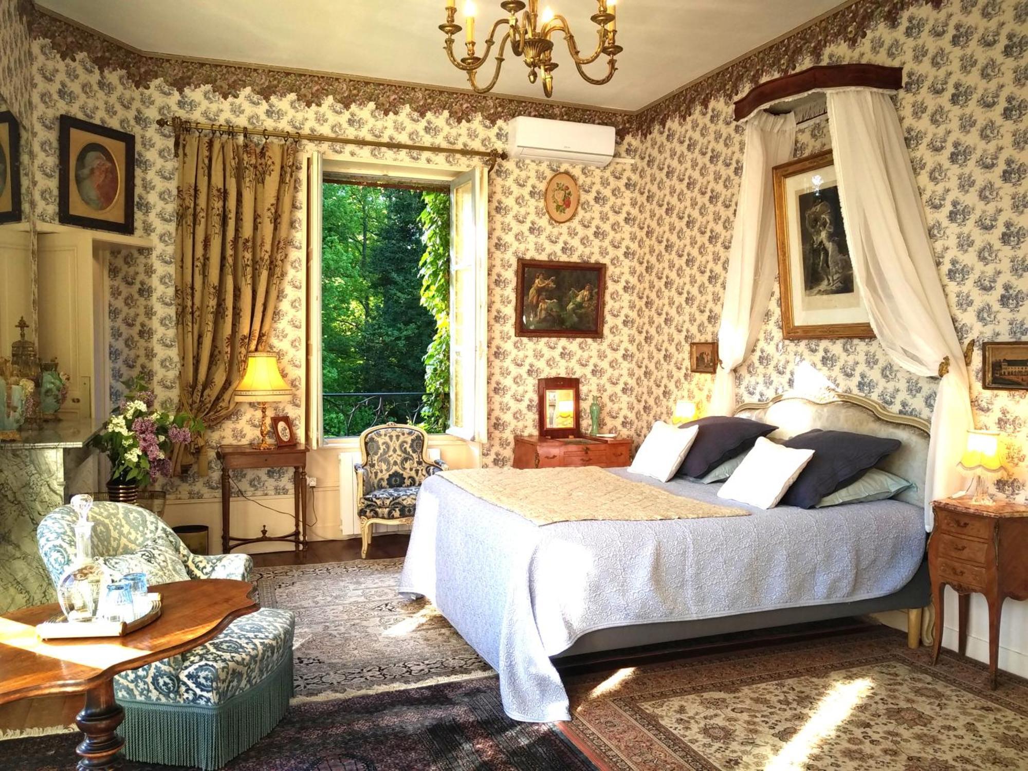 Chateau De La Vernede, La Grande Vernede Saint-Remy-de-Chargnat Luaran gambar
